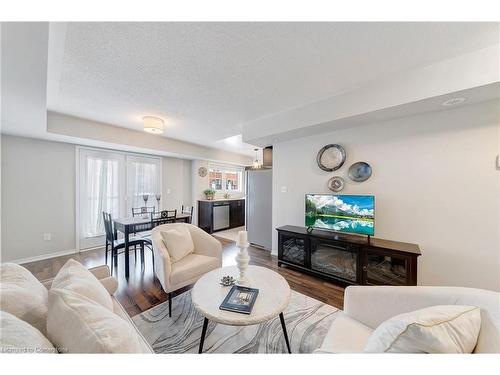 14-2480 Post Road, Oakville, ON - Indoor Photo Showing Living Room