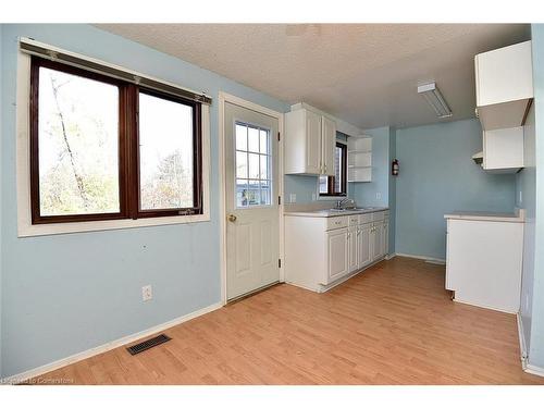 21-24 Richardson Street Sw, Port Dover, ON - Indoor Photo Showing Kitchen