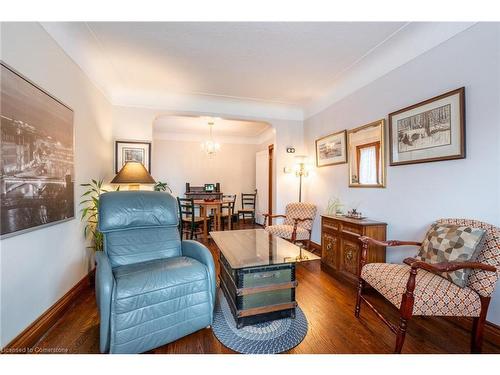 11 Wesanford Place, Hamilton, ON - Indoor Photo Showing Living Room