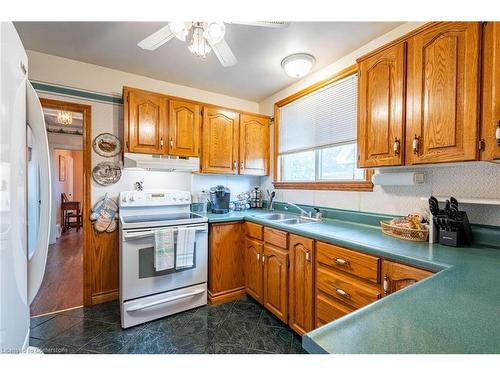 11 Wesanford Place, Hamilton, ON - Indoor Photo Showing Kitchen With Double Sink