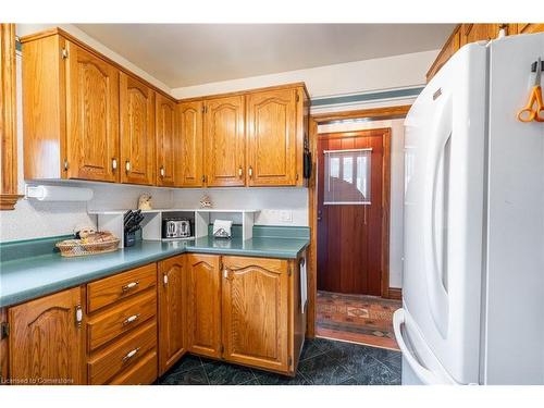 11 Wesanford Place, Hamilton, ON - Indoor Photo Showing Kitchen