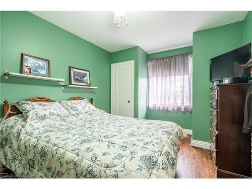 11 Wesanford Place, Hamilton, ON - Indoor Photo Showing Bedroom