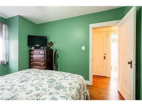 11 Wesanford Place, Hamilton, ON - Indoor Photo Showing Bedroom