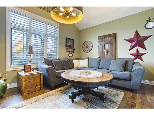 4 Valiant Circle, Binbrook, ON - Indoor Photo Showing Living Room