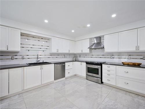 37 Sir Jacobs Crescent, Brampton, ON - Indoor Photo Showing Kitchen