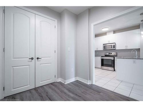 411-383 Main Street E, Milton, ON - Indoor Photo Showing Kitchen