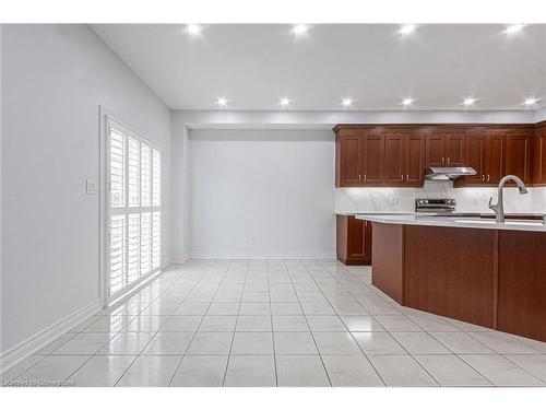 7 Connell Crescent, Hamilton, ON - Indoor Photo Showing Kitchen