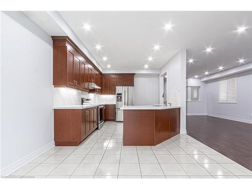 7 Connell Crescent, Hamilton, ON - Indoor Photo Showing Kitchen