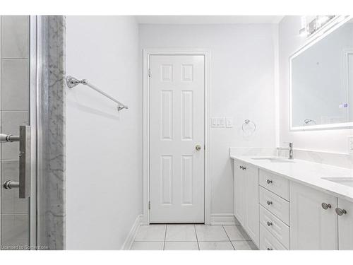 7 Connell Crescent, Hamilton, ON - Indoor Photo Showing Bathroom