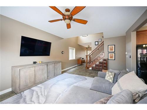 23 Edgeview Drive, Hamilton, ON - Indoor Photo Showing Living Room