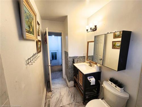 15 Mellenby Street, Stoney Creek, ON - Indoor Photo Showing Bathroom