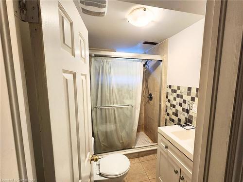 15 Mellenby Street, Stoney Creek, ON - Indoor Photo Showing Bathroom