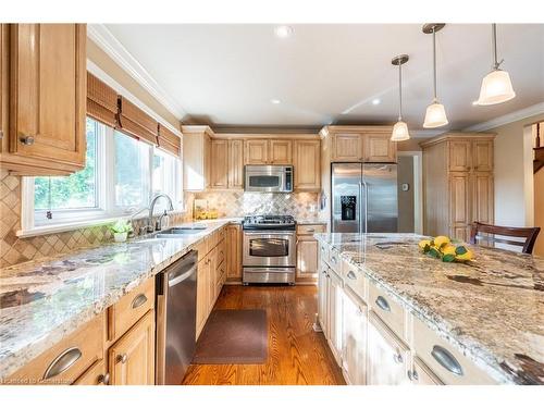 40 John Martin Court, Flamborough, ON - Indoor Photo Showing Kitchen With Double Sink With Upgraded Kitchen