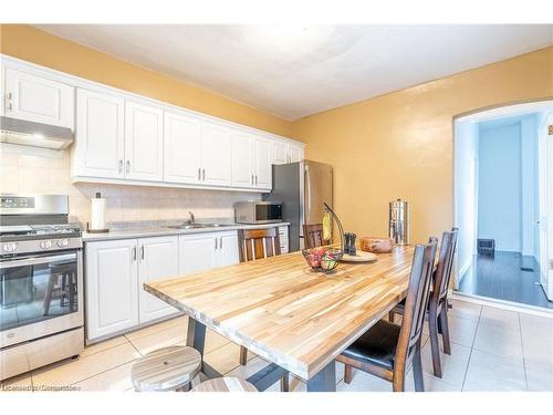 21 Oxford Street, Hamilton, ON - Indoor Photo Showing Kitchen