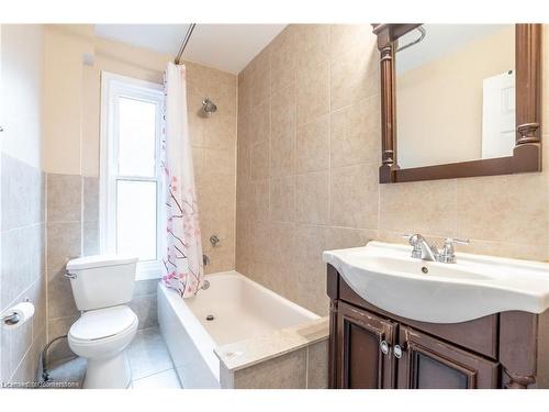 21 Oxford Street, Hamilton, ON - Indoor Photo Showing Bathroom