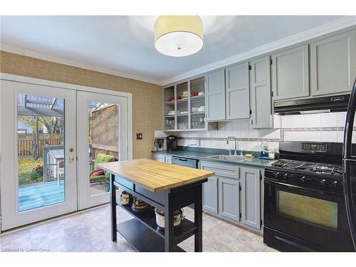 39 Tuxedo Avenue N, Hamilton, ON - Indoor Photo Showing Kitchen