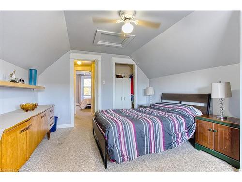 39 Tuxedo Avenue N, Hamilton, ON - Indoor Photo Showing Bedroom