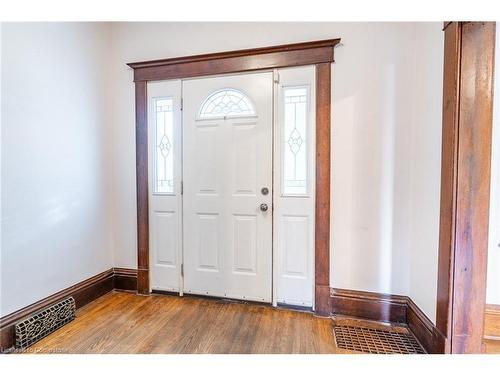 26 Ontario Avenue, Hamilton, ON - Indoor Photo Showing Other Room