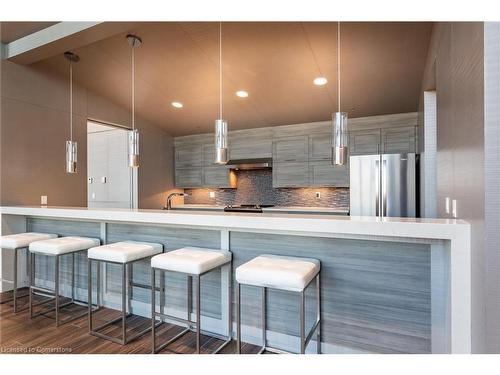 1908-2087 Fairview Street, Burlington, ON - Indoor Photo Showing Kitchen With Upgraded Kitchen