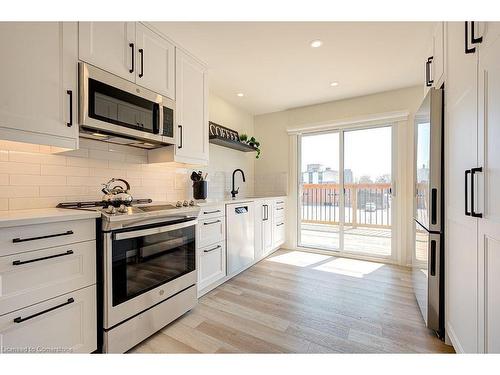 3-1456 Olga Drive, Burlington, ON - Indoor Photo Showing Kitchen With Upgraded Kitchen