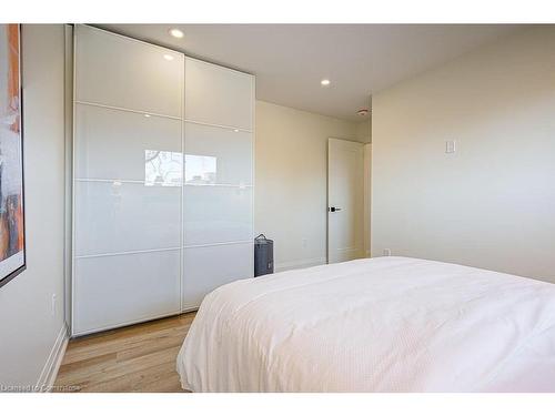 3-1456 Olga Drive, Burlington, ON - Indoor Photo Showing Bedroom