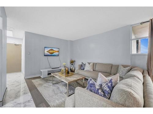 1107-975 Warwick Court, Burlington, ON - Indoor Photo Showing Living Room