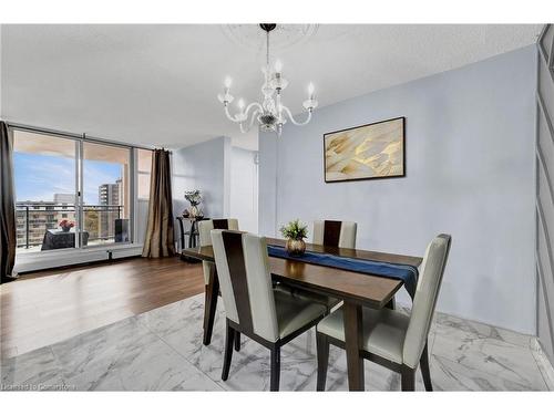 1107-975 Warwick Court, Burlington, ON - Indoor Photo Showing Dining Room