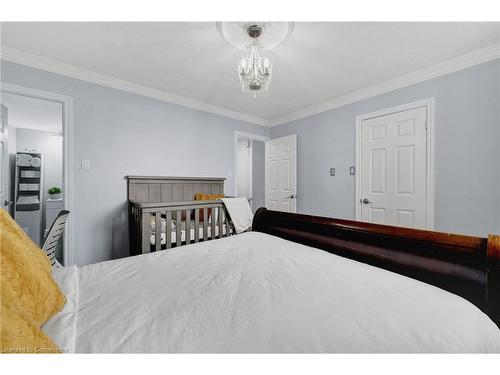 1107-975 Warwick Court, Burlington, ON - Indoor Photo Showing Bedroom