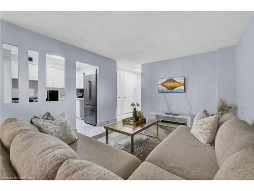 1107-975 Warwick Court, Burlington, ON - Indoor Photo Showing Living Room