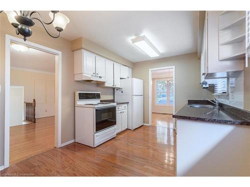 330 Tuck Drive, Burlington, ON - Indoor Photo Showing Kitchen