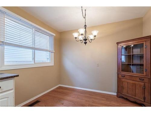 330 Tuck Drive, Burlington, ON - Indoor Photo Showing Other Room