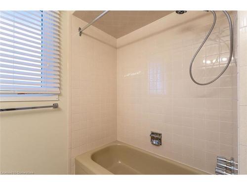 330 Tuck Drive, Burlington, ON - Indoor Photo Showing Bathroom