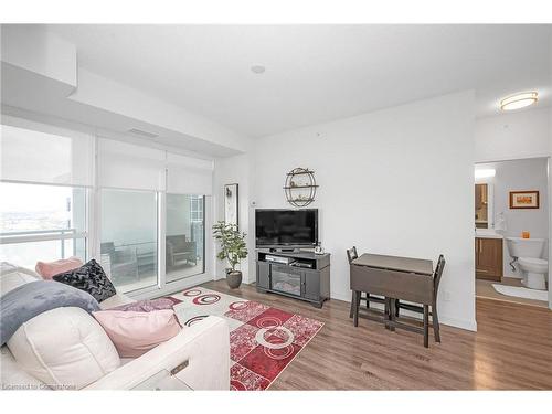 1805-2087 Fairview Street W, Burlington, ON - Indoor Photo Showing Living Room