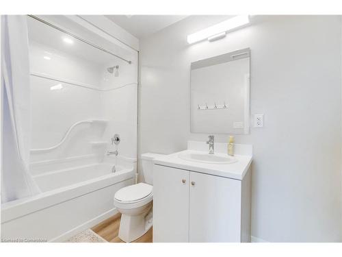 Up33-50 Herrick Avenue, St. Catharines, ON - Indoor Photo Showing Bathroom