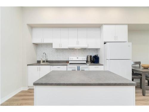 Up33-50 Herrick Avenue, St. Catharines, ON - Indoor Photo Showing Kitchen