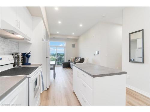 Up33-50 Herrick Avenue, St. Catharines, ON - Indoor Photo Showing Kitchen