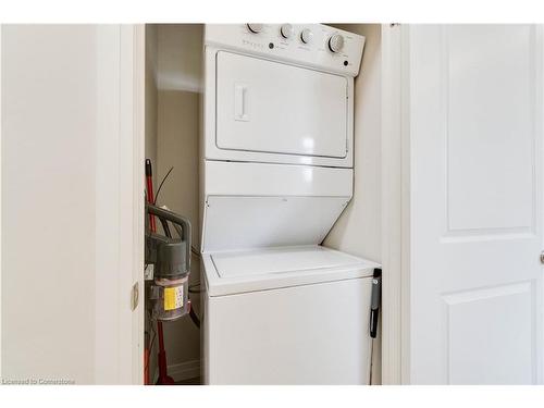 Up33-50 Herrick Avenue, St. Catharines, ON - Indoor Photo Showing Laundry Room