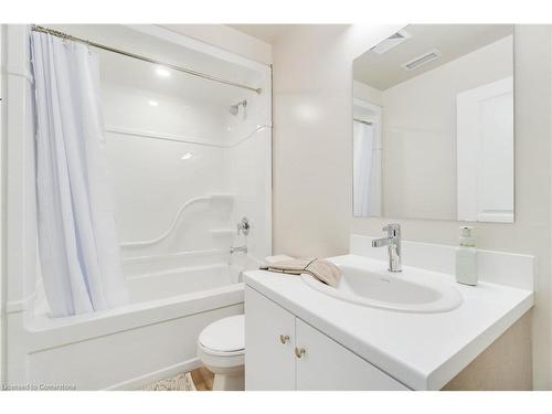 Up33-50 Herrick Avenue, St. Catharines, ON - Indoor Photo Showing Bathroom