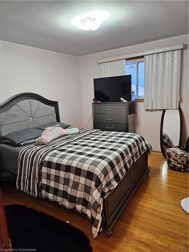 197 Craigroyston Road, Hamilton, ON - Indoor Photo Showing Bedroom