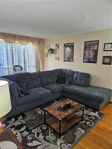 197 Craigroyston Road, Hamilton, ON - Indoor Photo Showing Living Room