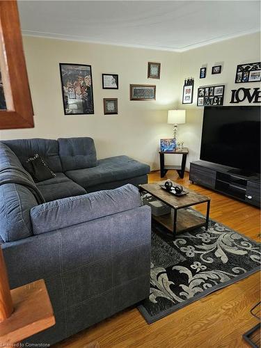 197 Craigroyston Road, Hamilton, ON - Indoor Photo Showing Living Room