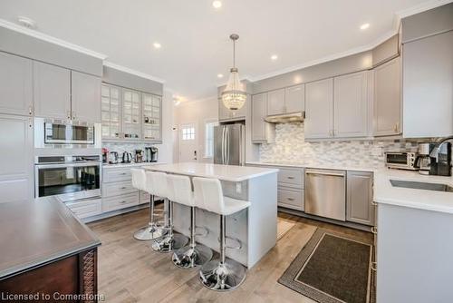 131 Green Road, Hamilton, ON - Indoor Photo Showing Kitchen With Upgraded Kitchen