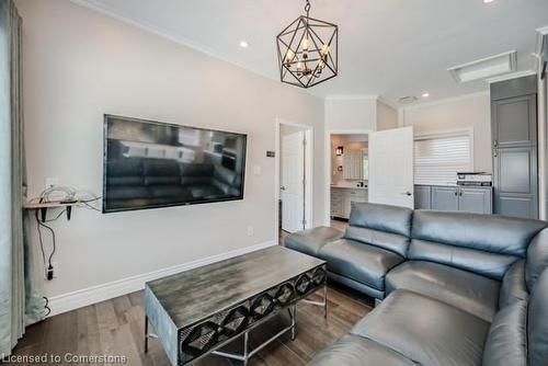 131 Green Road, Hamilton, ON - Indoor Photo Showing Living Room