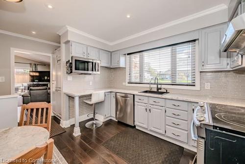 131 Green Road, Hamilton, ON - Indoor Photo Showing Kitchen With Upgraded Kitchen