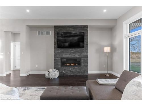 40850 Forks Road, Wainfleet, ON - Indoor Photo Showing Bedroom