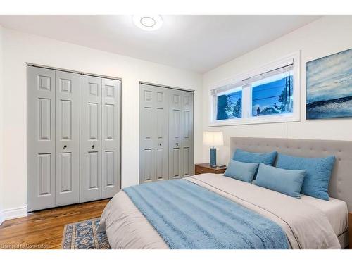 242 West 18Th Street, Hamilton, ON - Indoor Photo Showing Bedroom