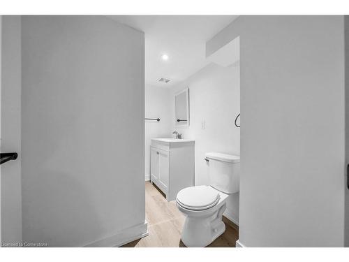 875 Fennell Avenue E, Hamilton, ON - Indoor Photo Showing Bathroom