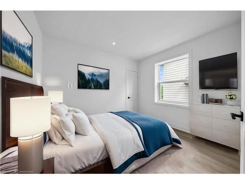 875 Fennell Avenue E, Hamilton, ON - Indoor Photo Showing Bedroom