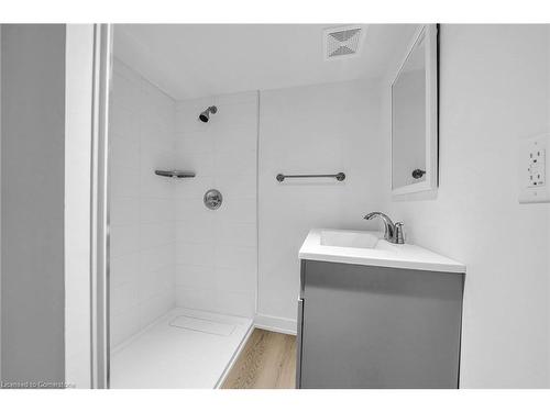 875 Fennell Avenue E, Hamilton, ON - Indoor Photo Showing Bathroom