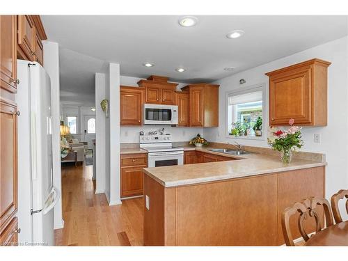 3918 Pleasantview Lane, Lincoln, ON - Indoor Photo Showing Kitchen With Double Sink